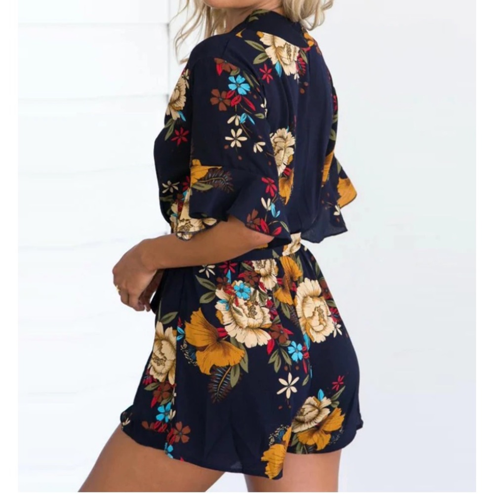 NWOT ruffle sleeve ruffle short v-neck romper belt loops